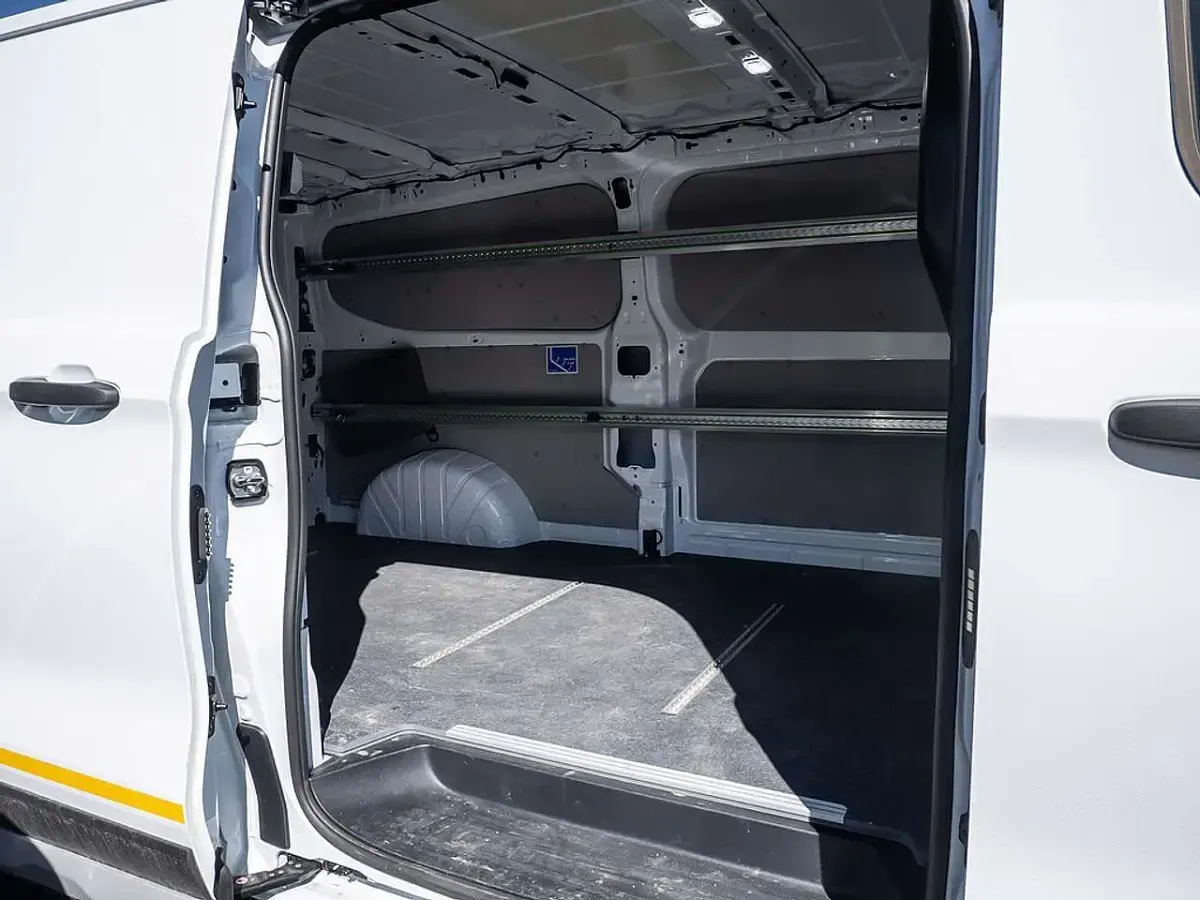 Gebraucht Ford Transit Custom 150 PS (110 kW) 2025 Frozen white Van