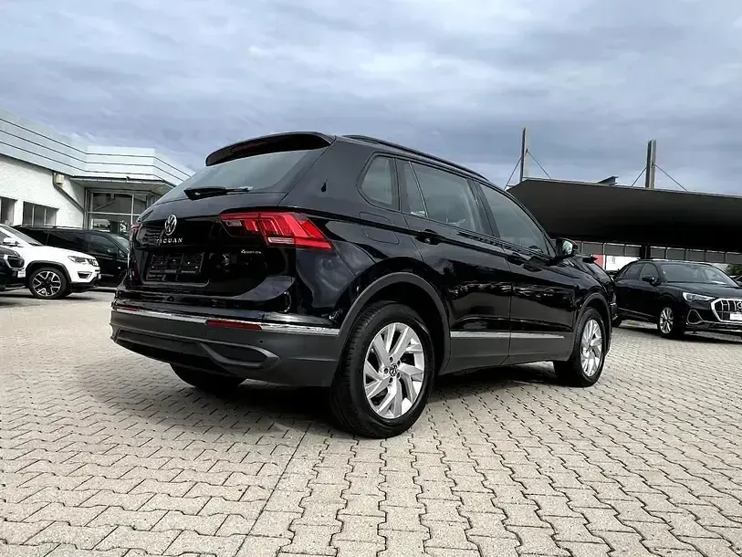 Gebraucht VW Tiguan Life 150 PS (110 kW) 2022 Schwarz SUV