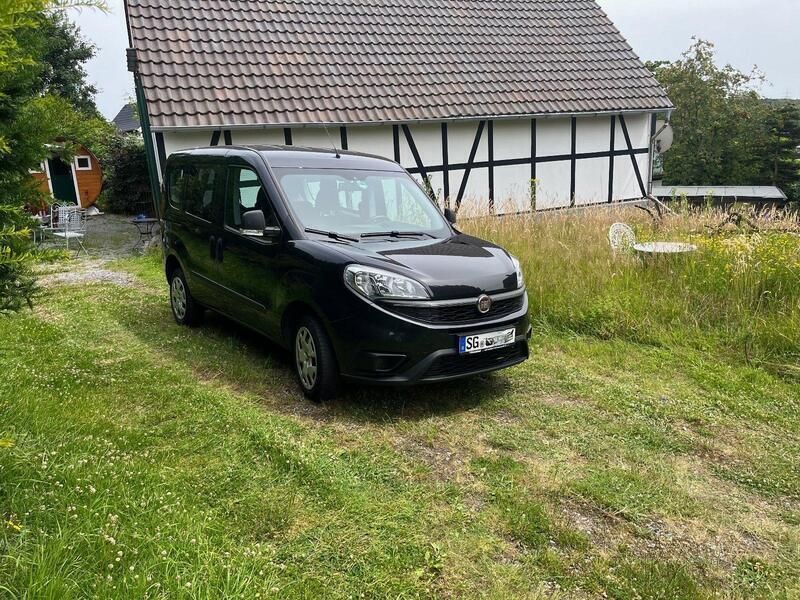 Schwarz Gebraucht 2017 Fiat Doblò Van / Kleinbus | 10.500 € (Teuer) - Bild 1/4