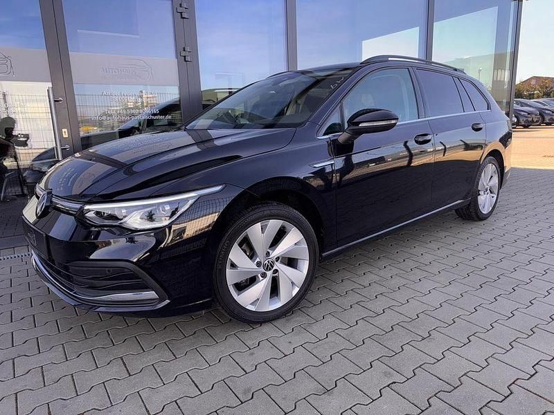 Gebraucht VW Golf VIII Style 150 PS (110 kW) 2022 Deep black perleffekt Kombi