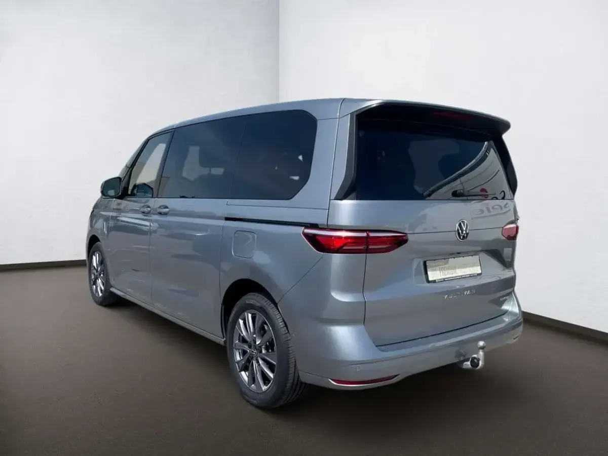 Używany VW Multivan 150 KM (110 kW) 2023 Srebrny Minivan