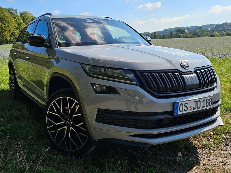 Grau Gebraucht 2020 Skoda Kodiaq SportLine SUV | 26.000 € (Etwas zu teuer) - Bild 1/4