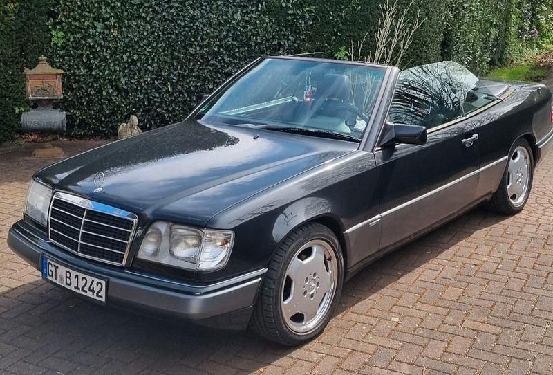 Schwarz Gebraucht 1995 Mercedes E200 Cabrio | 18.900 € - Bild 1/4
