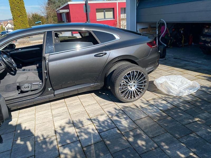 Gebraucht VW Arteon 150 PS (110 kW) 2018 Grau Kleinwagen