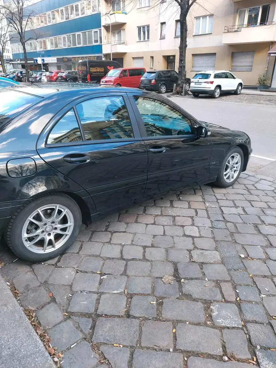 Gebraucht Mercedes 180 140 PS (102 kW) 2005 Schwarz Limousine