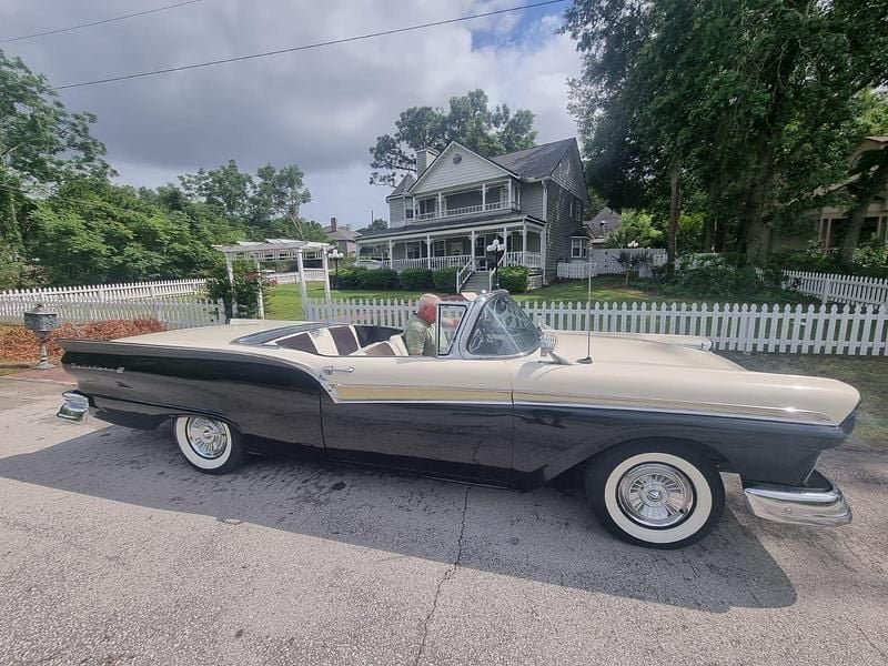 Schwarz Gebraucht 1957 Ford V8 Cabrio | 44.900 € - Bild 1/4