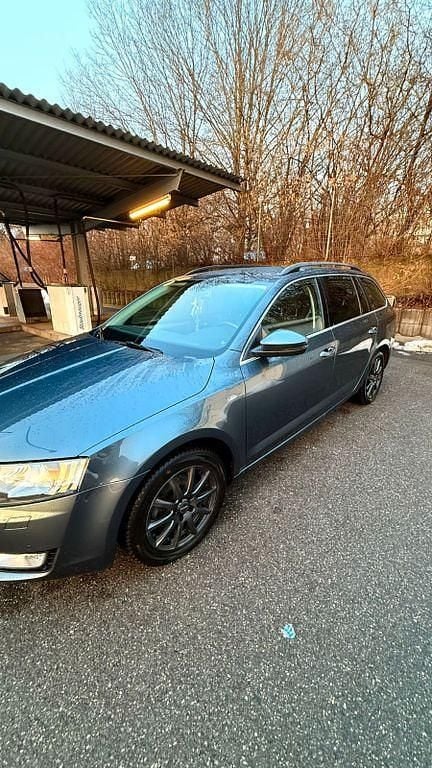 Gebraucht Skoda Octavia Solution 150 PS (110 kW) 2015 Schwarz Kleinwagen