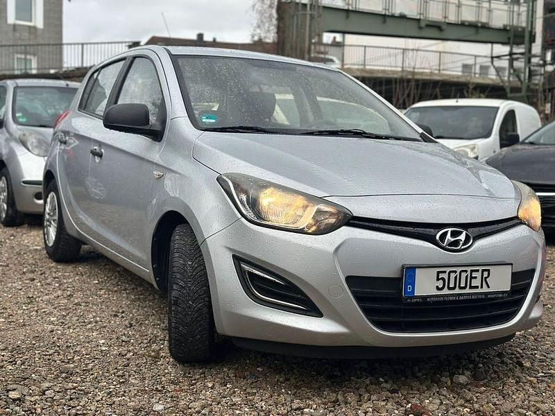 Gebraucht Hyundai i20 Classic 86 PS (63 kW) 2015 Silber Kleinwagen