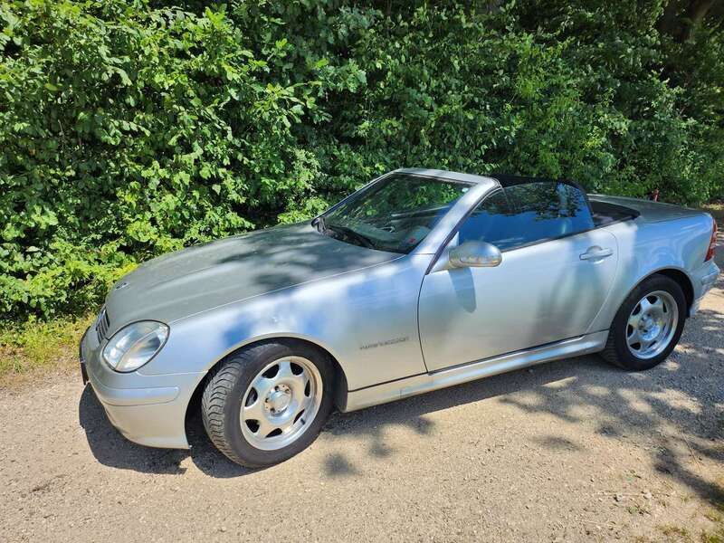 Silber Gebraucht 2003 Mercedes SLK200 Cabrio | 8.400 € (Etwas zu teuer) - Bild 1/4