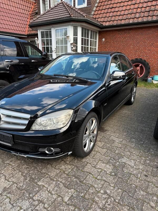 Schwarz Gebraucht 2007 Mercedes C220 Avantgarde Limousine | 4.500 € (Fairer Preis) - Bild 1/4