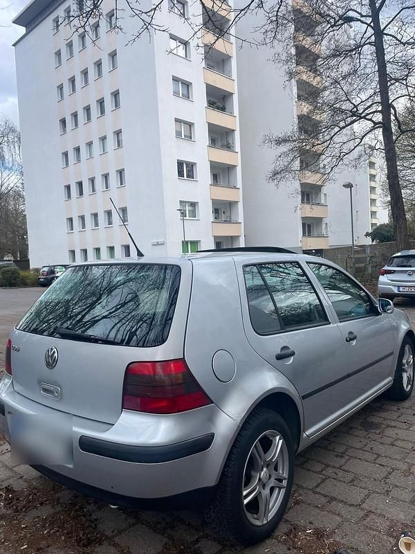 Gebraucht VW Golf VIII 75 PS (55 kW) 2021 Silber Kleinwagen