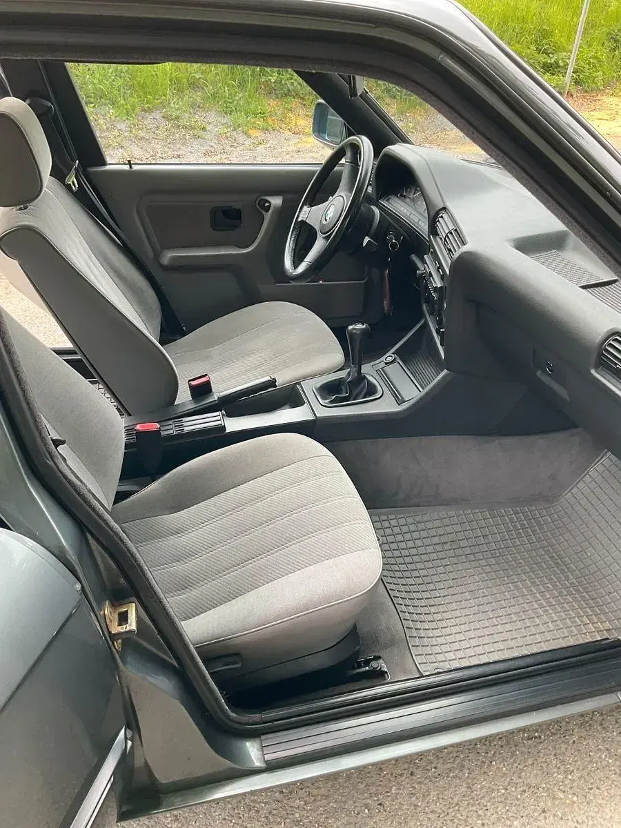Gebraucht BMW 320 125 PS (91 kW) 1988 Grau Limousine