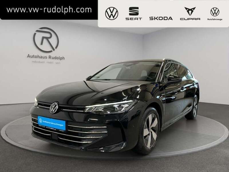 Grenadillschwarz metallic Gebraucht 2024 VW Passat Business Kombi | 33.490 € (Fairer Preis) - Bild 1/4