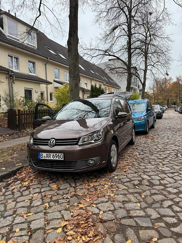 Braun Gebraucht 2011 VW Touran Comfortline Van / Kleinbus | 6.000 € (Fairer Preis) - Bild 1/4