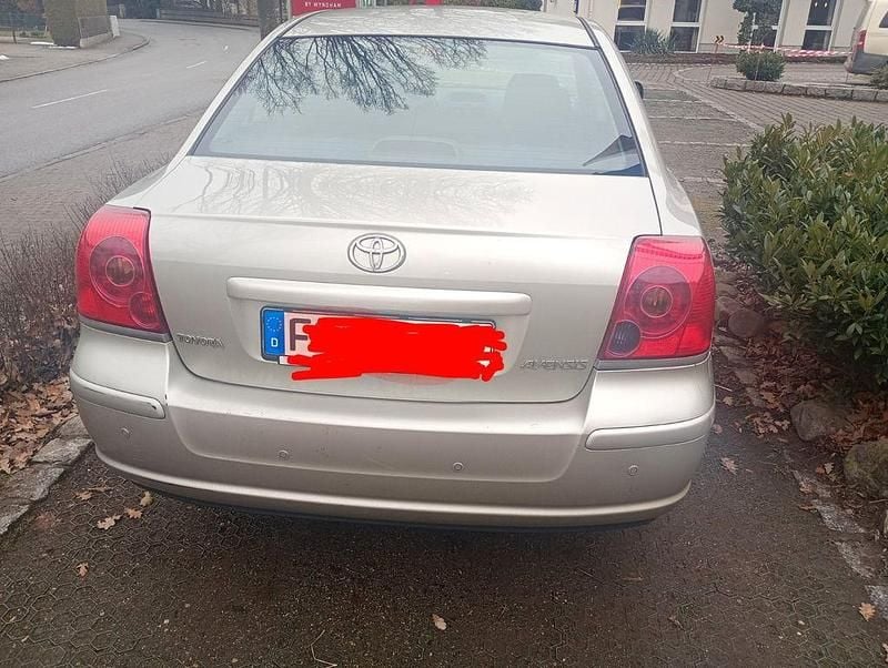 Silber Gebraucht 2005 Toyota Avensis Travel Kombi | 2.800 € (Fairer Preis) - Bild 1/4