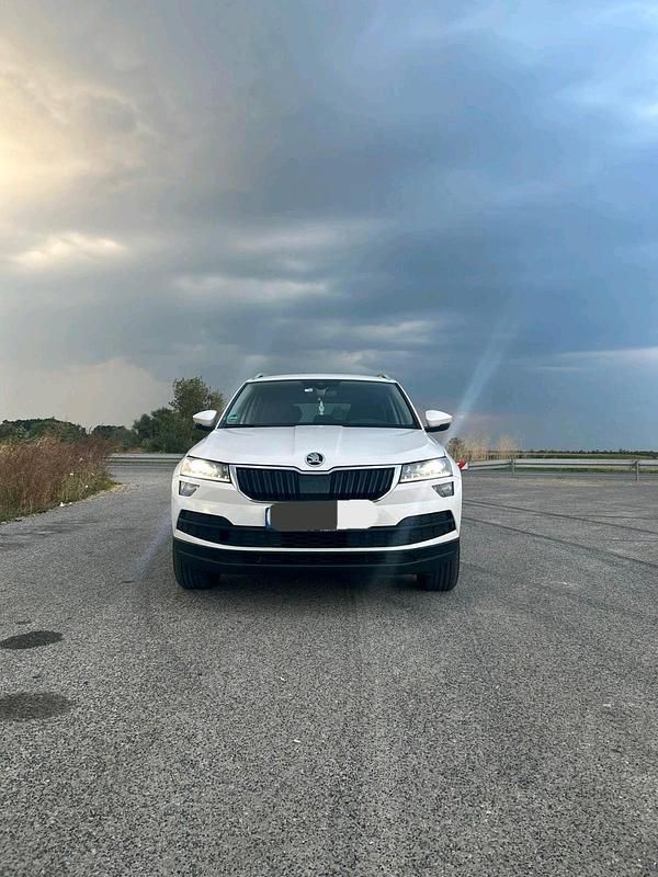 Weiß Gebraucht 2020 Skoda Karoq SUV | 16.200 € (Fairer Preis) - Bild 1/4