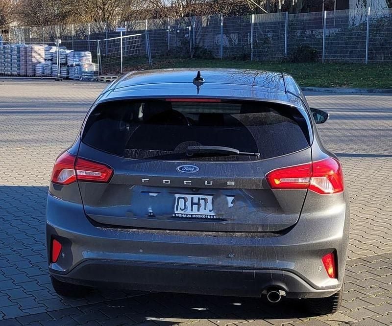 Gebraucht Ford Focus Titanium 120 PS (88 kW) 2019 Grau Limousine