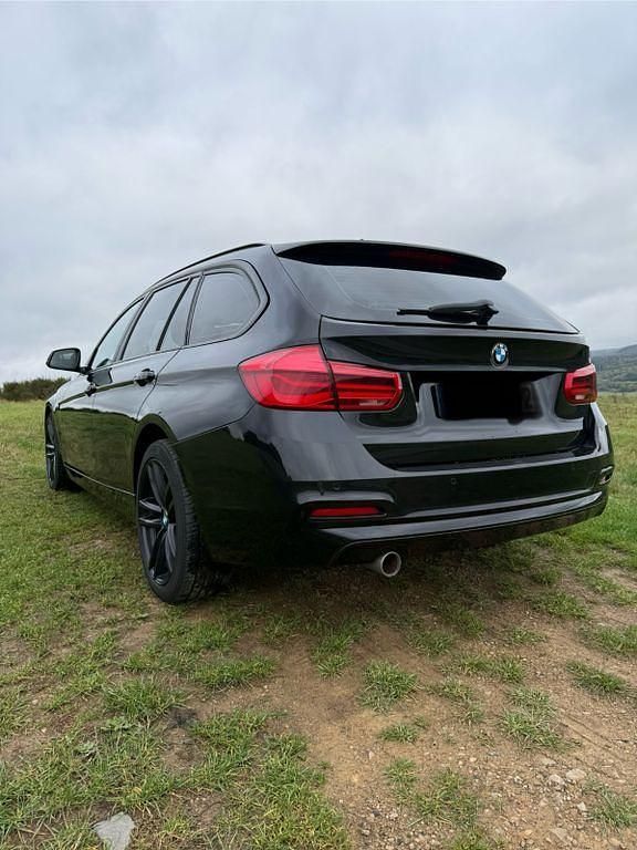 Schwarz Gebraucht 2017 BMW 318 Kombi | 9.999 € (Guter Preis) - Bild 1/4