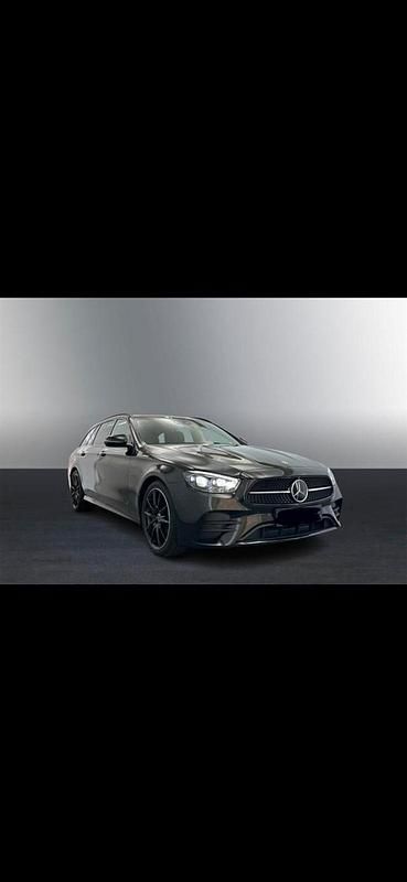 Schwarz Gebraucht 2023 Mercedes E220 Kombi | 41.900 € (Teuer) - Bild 1/4