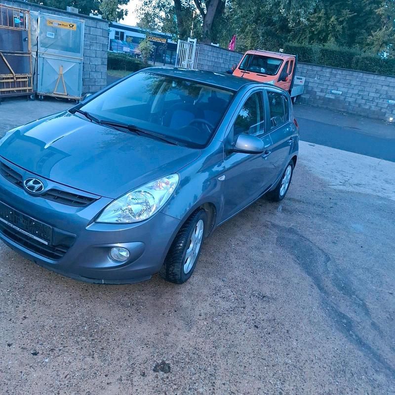 Grau Gebraucht 2009 Hyundai i20 Kleinwagen | 3.600 € (Fairer Preis) - Bild 1/4