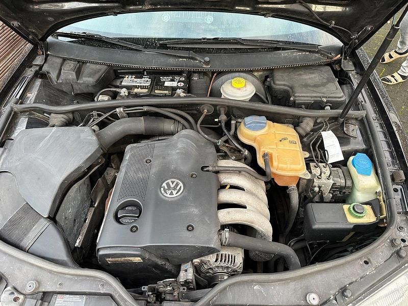 Schwarz Gebraucht 1998 VW Passat Limousine | 1.000 € (Fairer Preis) - Bild 1/4