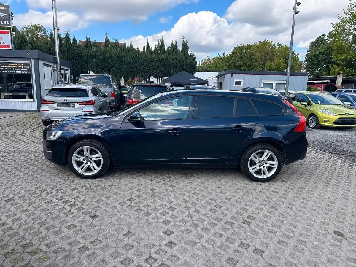 Gebraucht Volvo V60 150 PS (110 kW) 2017 Blau Kombi