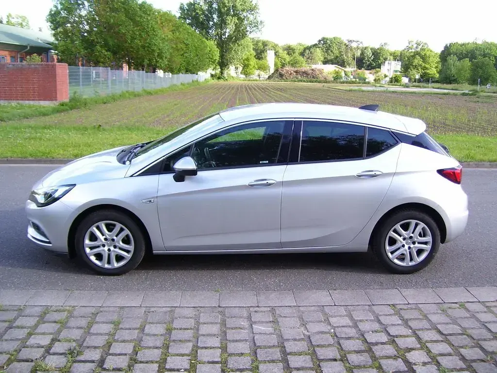 Usata Opel Astra Innovation 110 CV (80 kW) 2015 Argento Berlina