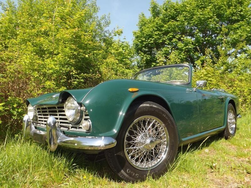 Grün Gebraucht 1964 Triumph TR4 Cabrio | 29.900 € - Bild 1/4