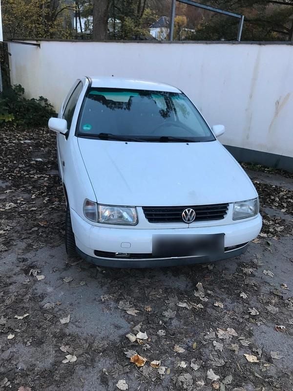 Gebraucht VW Polo 60 PS (44 kW) 1999 Weiß Limousine