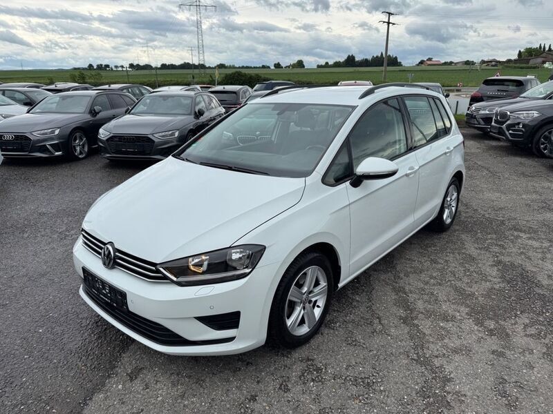 Weiß Gebraucht 2015 VW Golf Sportsvan Comfortline Van / Kleinbus | 11.500 € (Etwas zu teuer) - Bild 1/4