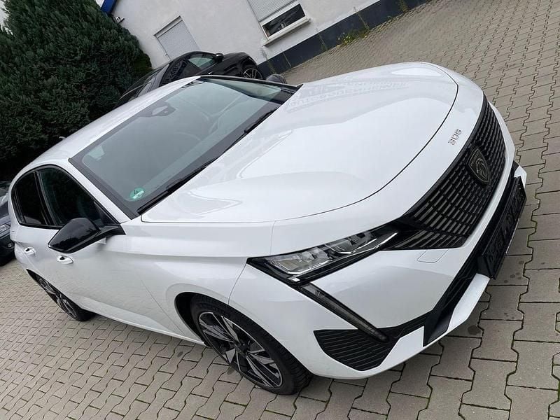 Weiß Gebraucht 2022 Peugeot 308 Allure Limousine | 17.900 € (Guter Preis) - Bild 1/4
