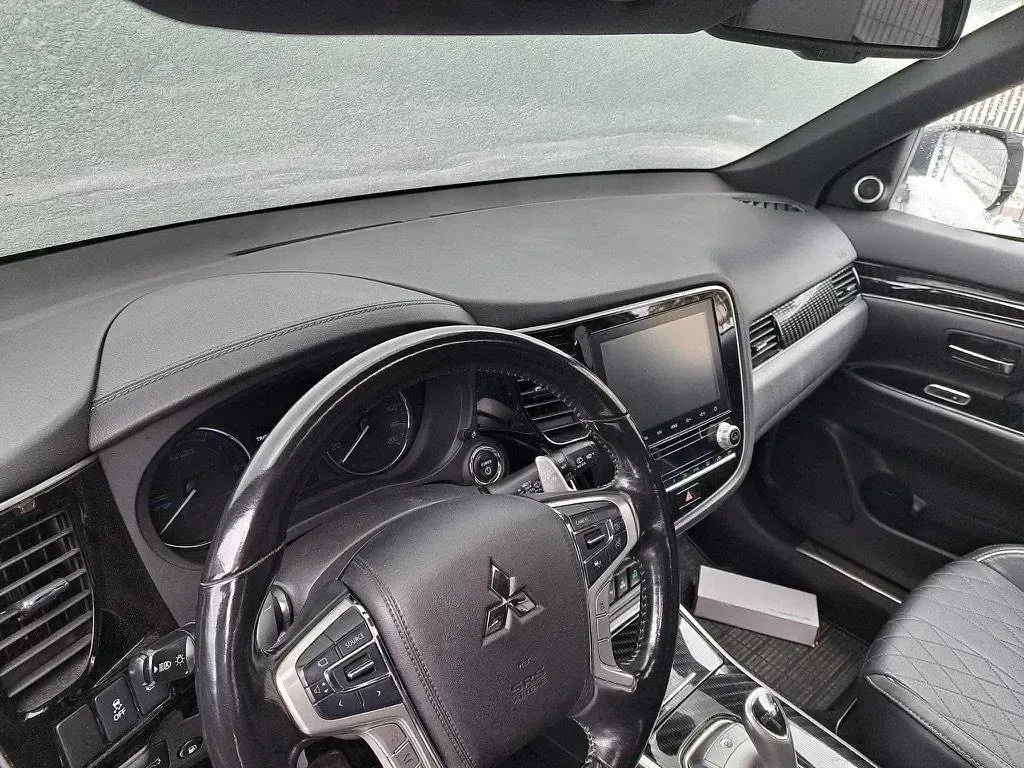 Gebraucht Mitsubishi Outlander P-HEV Top 224 PS (164 kW) 2020 Silber SUV