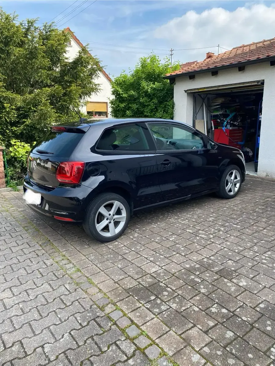 Gebraucht VW Polo 75 PS (55 kW) 2014 Schwarz Kleinwagen