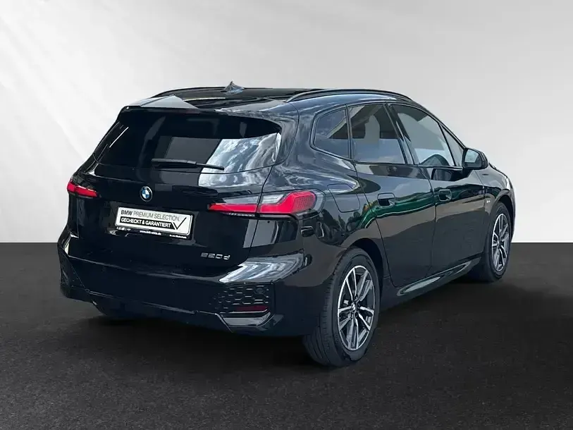 Gebraucht BMW 220 Active Tourer M Sport 163 PS (119 kW) 2025 Black sapphire Van / Kleinbus