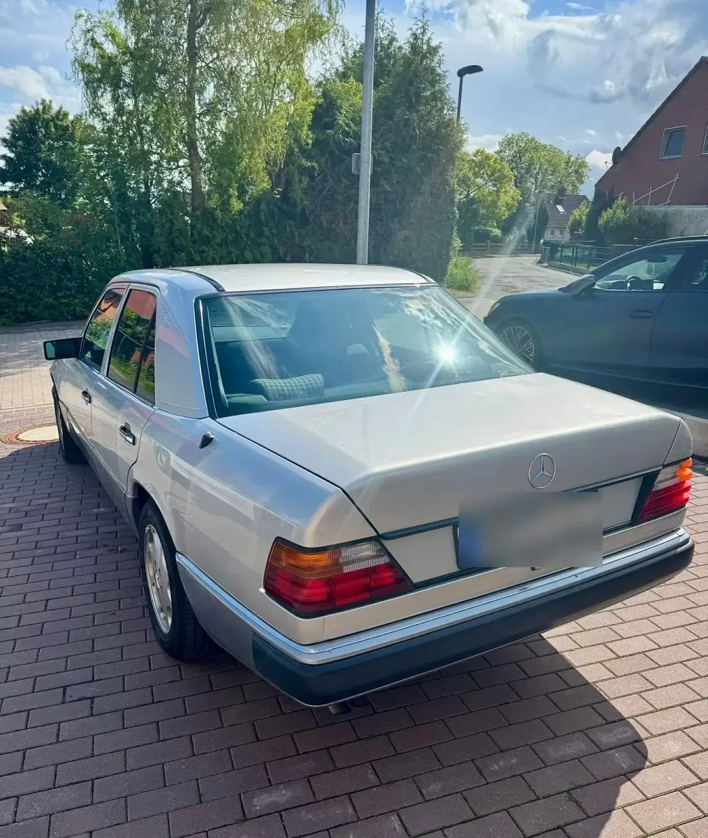 Gebraucht Mercedes E320 Sportline 220 PS (161 kW) 1993 Grau Limousine