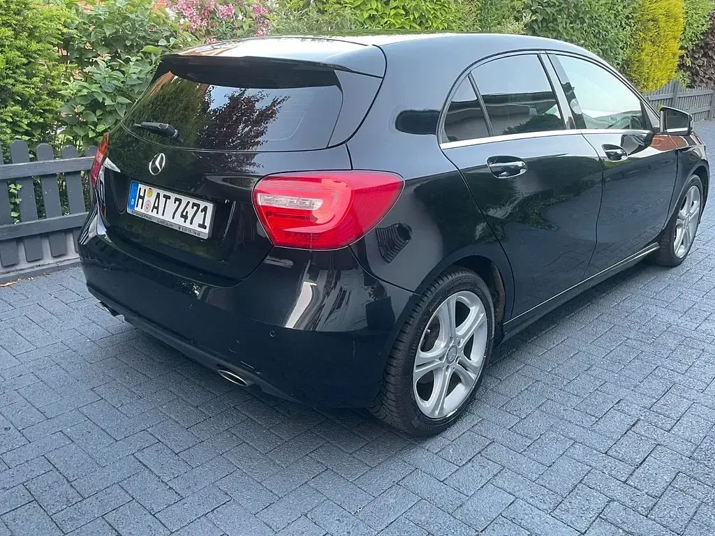 Gebraucht Mercedes A180 Edition 122 PS (89 kW) 2014 Schwarz Limousine