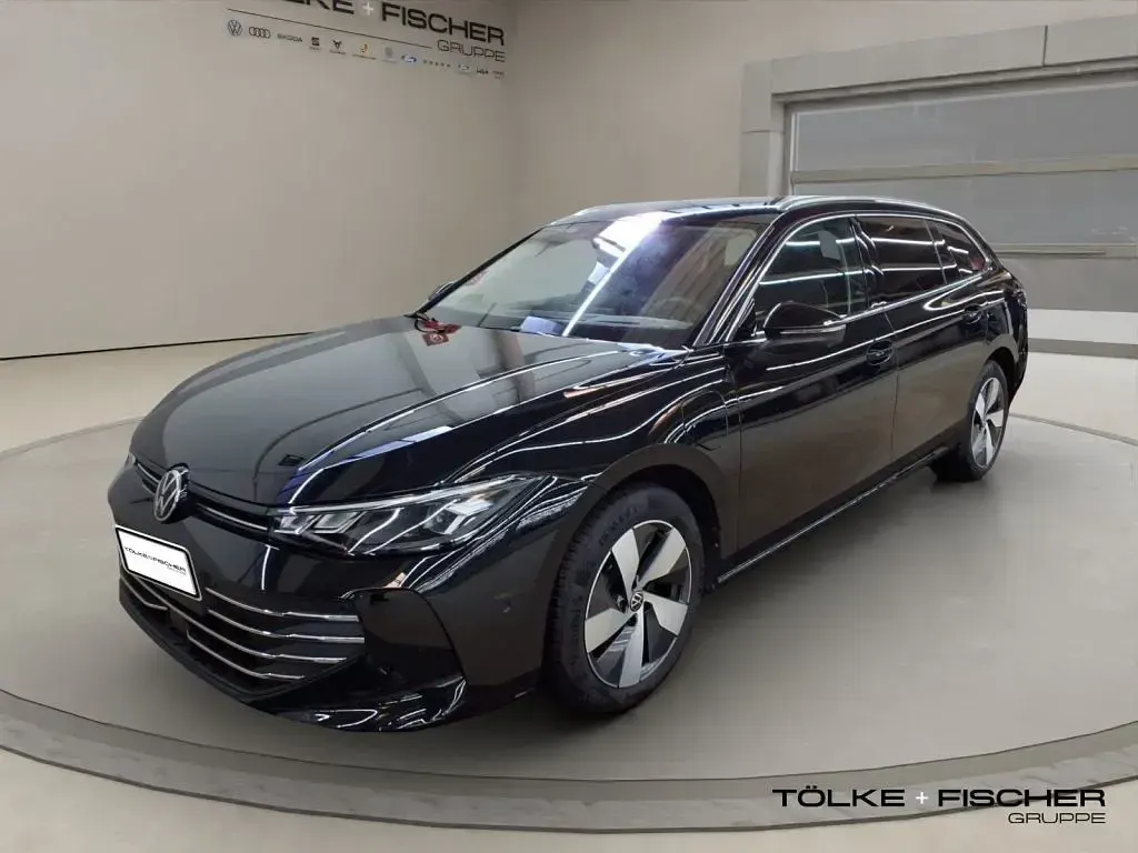Gebraucht VW Passat 204 PS (150 kW) 2025 Grenadillschwarz (metallic) Kombi