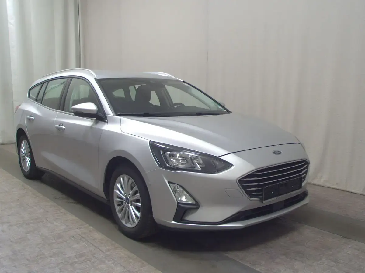 Używany Ford Focus Titanium 125 KM (91 kW) 2021 Srebrny Kombi