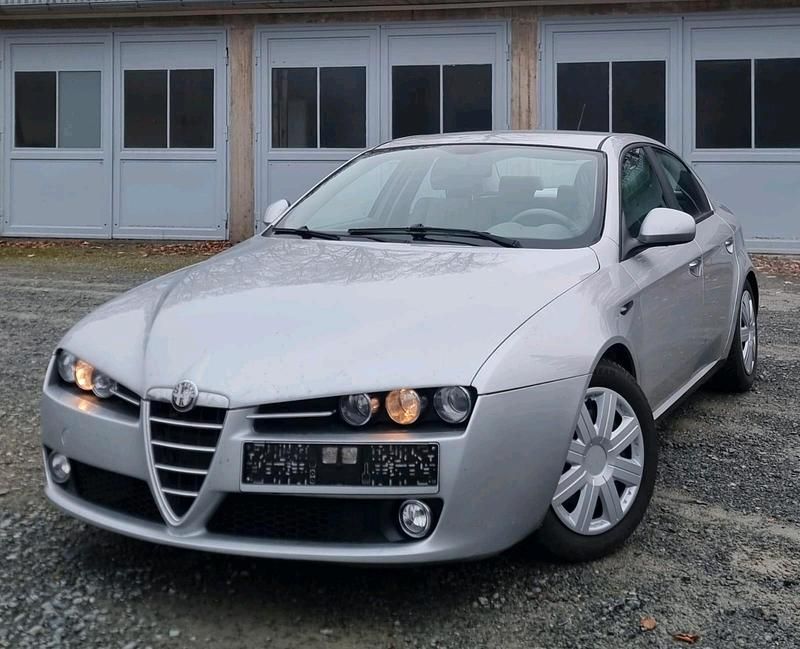 Grau Gebraucht 2006 Alfa Romeo 159 Limousine | 3.850 € (Fairer Preis) - Bild 1/4