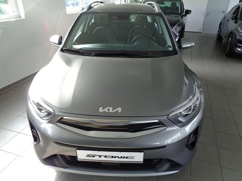 Astrograu metallic Neu 2024 Kia Stonic Vision SUV | 22.750 € (Fairer Preis) - Bild 1/4