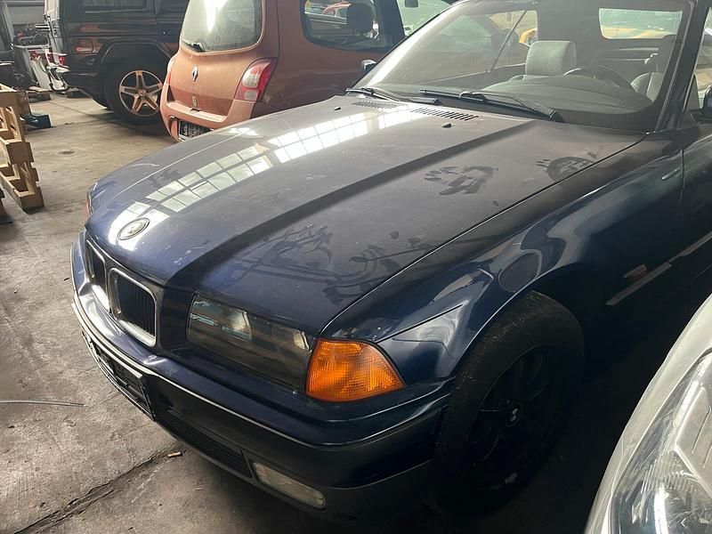 Blau Gebraucht 1995 BMW 318 Cabriolet Cabrio | 4.999 € - Bild 1/4