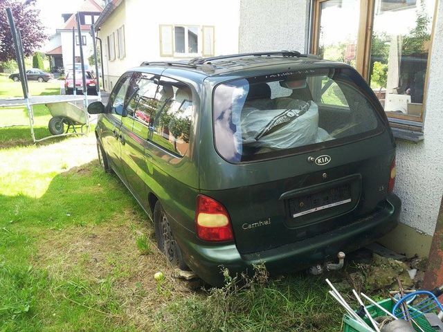 Gebraucht Kia Carnival 126 PS (92 kW) 2001 Grün Van / Kleinbus
