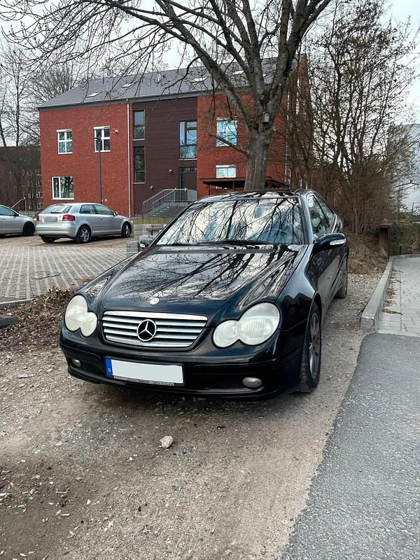 Gebraucht Mercedes C180 143 PS (105 kW) 2004 Schwarz Coupé