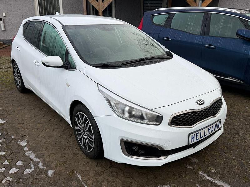 Gebraucht Kia Ceed DREAM-TEAM Edition 99 PS (72 kW) 2018 Weiß Kleinwagen