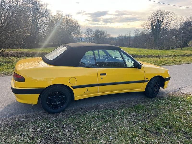 Gebraucht Peugeot 306 Cabriolet 88 PS (64 kW) 1998 Gelb Cabrio