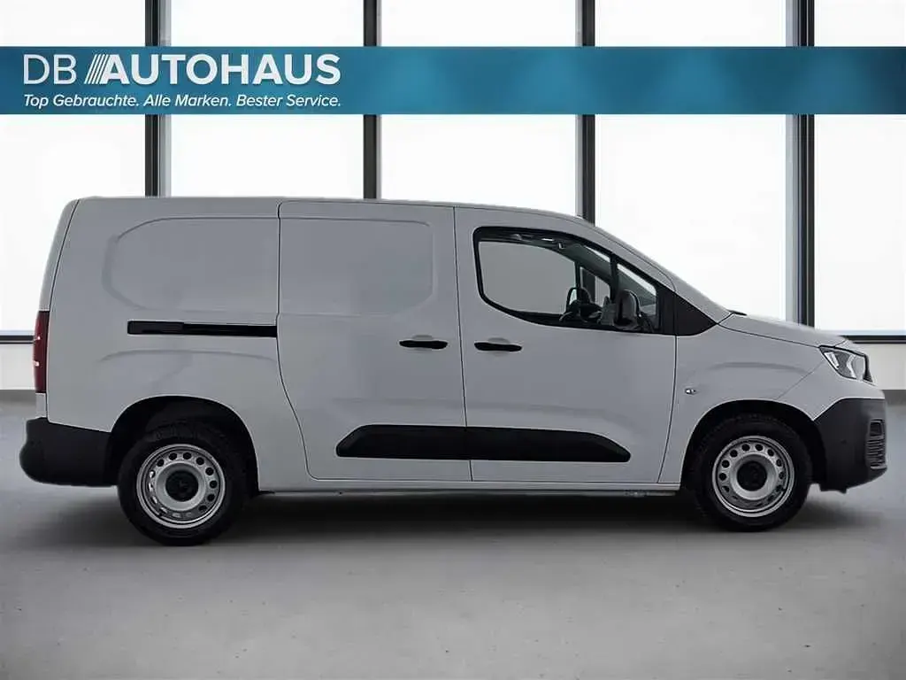 Gebraucht Peugeot Partner Premium 102 PS (75 kW) 2024 Weiß Van / Kleinbus
