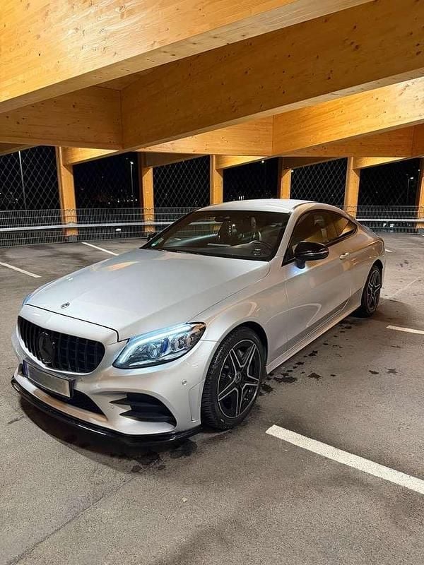 Grau Gebraucht 2019 Mercedes C180 AMG line Coupé | 29.350 € (Fairer Preis) - Bild 1/4