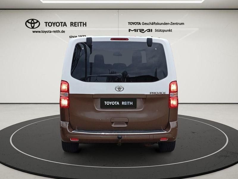 Gebraucht Toyota Proace Verso Basis 177 PS (130 kW) 2018 Weiß Kombi