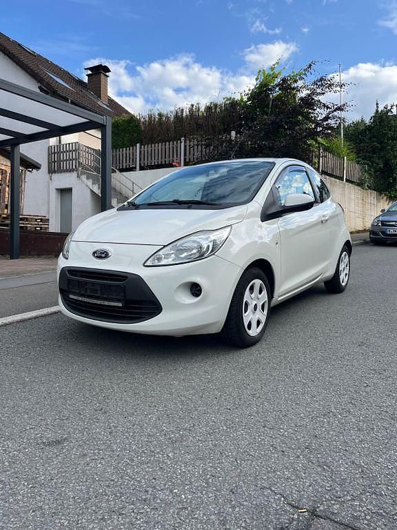 Weiß Gebraucht 2012 Ford Ka Ambiente Kleinwagen | 3.499 € (Fairer Preis) - Bild 1/4
