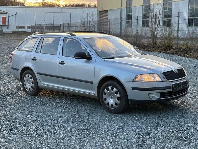 Gebraucht Skoda Octavia Active 102 PS (75 kW) 2011 Silber Kombi